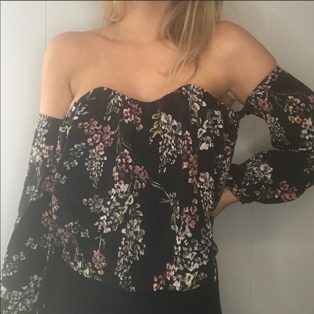 ❌❌SOLD NWT Stone Cold Fox Sweetheart Neckline Top